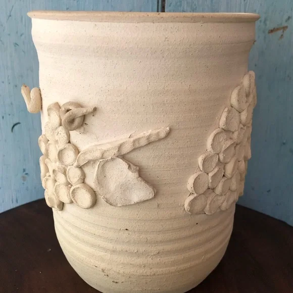 Ceramic wine bucket made by artist in off-white with raised grape bunches - Picture 3 of 13